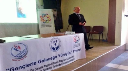 Gençlerle Geleceğe Yürüyüş Projesi Konferansı