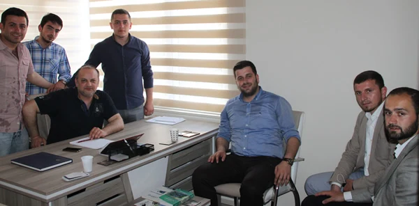 Ak Gençlik Hız Kesmiyor