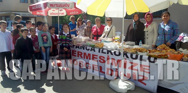 Kütüphane için Kermes Düzenlediler