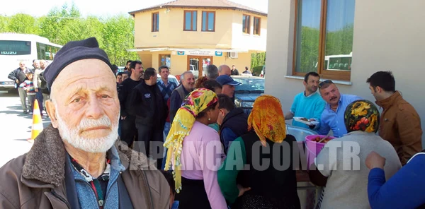 Rüyasında Gördü, Yemek Dağıttı
