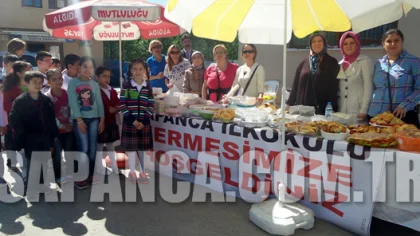 Kütüphane için Kermes Düzenlediler