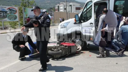 Minibüs Motosikletle Çarpıştı: 1 Yaralı