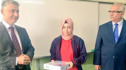 Sapanca'da Tablet Bilgisayarların Dağıtımı Sürüyor