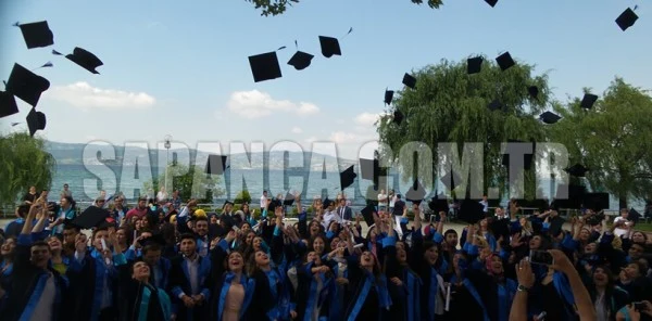 Sapanca ve Kırkpınar Turizm Myo'da Diploma Heyecanı