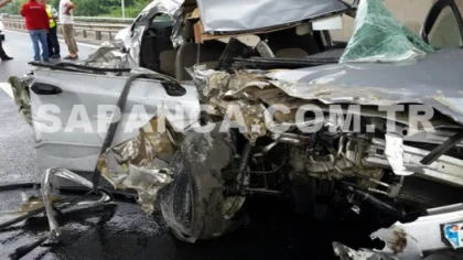 Otomobilin Bariyerlere Çarpması Sonucu Eser Gürsoy ve Yanındaki 3 Kişi Yaralandı