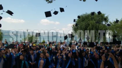 Sapanca ve Kırkpınar Turizm Myo'da Diploma Heyecanı