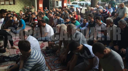 Sapanca'da Bayram Namazında Camiler Doldu Taştı