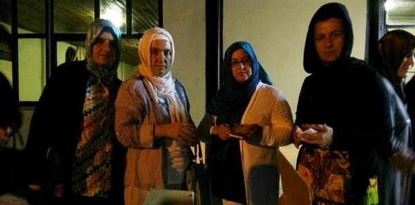 Deprem Şehitlerini Unutmadılar