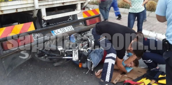 Motosiklet Kamyona Çarptı: 1 Yaralı