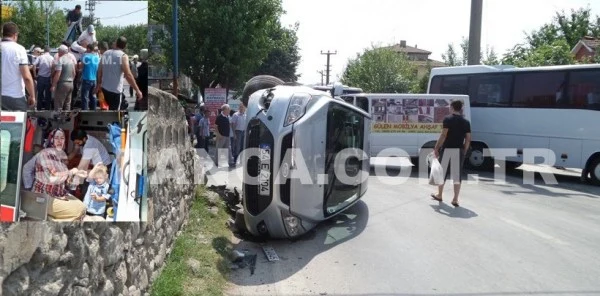Sapanca'da Meydana Gelen Trafik Kazasında 2'si Çocuk 4 Kişi Yaralandı