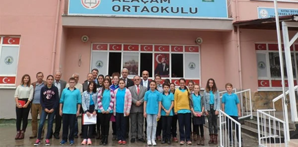 'Küçük Fidanlar, Ulu Çınarlara Omuz Veriyor'