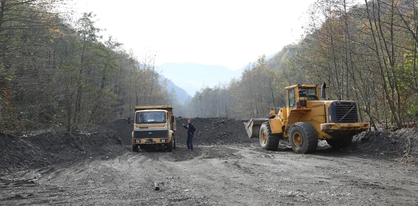 Sapanca'da Dere Yatakları Temizleniyor