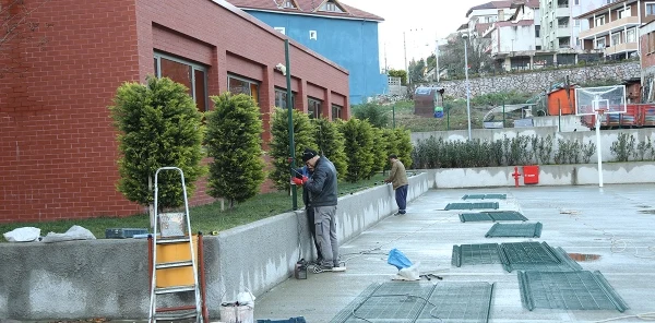 Belediye'den Okul Bahçesinde Düzenleme
