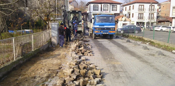 Çarşı İçinde Cadde ve Sokaklar Elden Geçiriliyor
