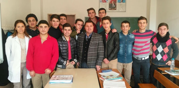 Kampanyaya Ak Gençlikten Destek Geldi