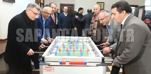 Protokol'den Renkli Açılış