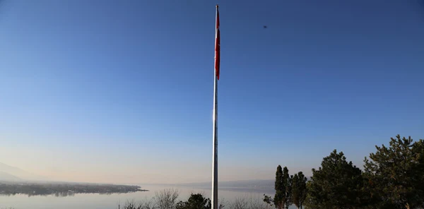 Seyir Terasına Dev Türk Bayrağı