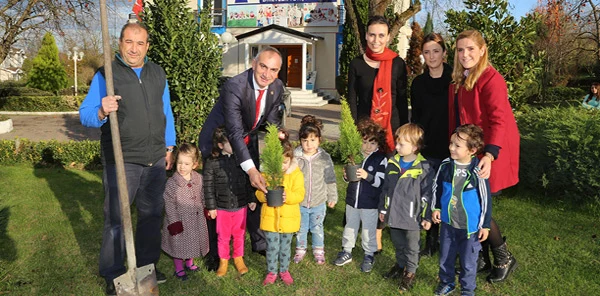 Yılmazer, Çocuklarla Ağaç Dikti