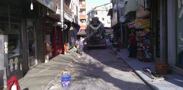 Beton Mantarların Yerine Kaldırımlar Geliyor