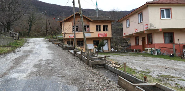 İkramiye'de Perde Duvar Çalışması