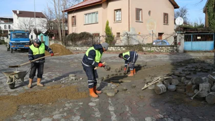 Özkum Caddesi Parkeleri Düzenleniyor