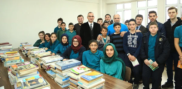 Yılmazer'den Kitap Okuma Kampanyasına Destek