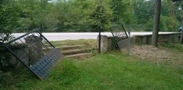 Mezarlık Bu Hale Geldi