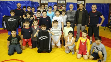 Güreşçilere Malzeme Dağıtımı Yapıldı
