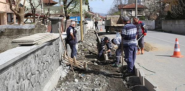 Gazipaşa Mahallesi Kaldırımlarla Donatılıyor