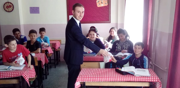 Öğrencilere Kandil Simidi İkram Ettiler