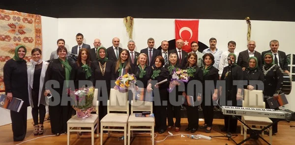 Gerçek Halk Korosu Konser Verdi. Salonda İzdiham Yaşandı