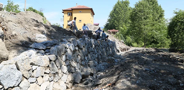 Keçi Deresi'ne İstinat Duvarı