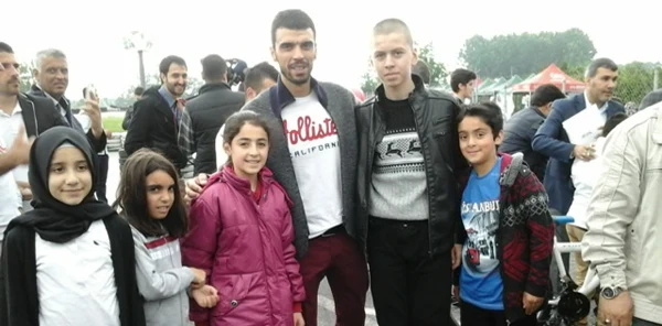 Kenan Sofuoğlu'ndan Çocuklara Bisiklet