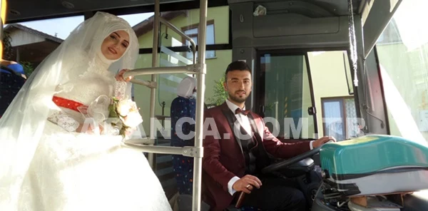 Sapanca Özel Halk Otobüsü Gelin Arabası Olunca Son Durakları Mutluluk Oldu