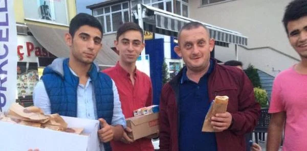 Ak Gençlerden 'İftara 5 Kala' İkramı