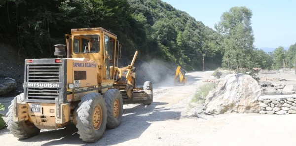 Dereboyu Caddesi'nde Çalışmalar Sürüyor