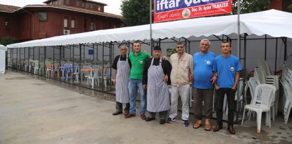 İftar Çadırı Bu Yılda İkramlarına Devam Ediyor