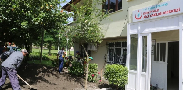 Kırkpınar Aile Sağlığı Merkezi Bahçesi Düzenleniyor