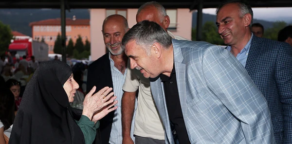 Sofralar Sapanca'da Kuruluyor