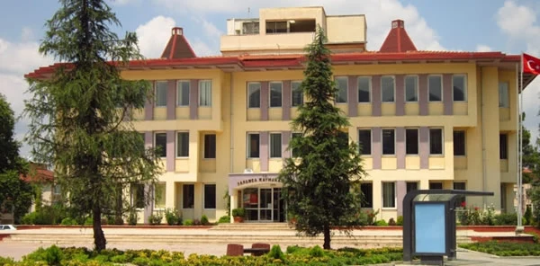 1 Memur ve Doktor Açığa Alındı