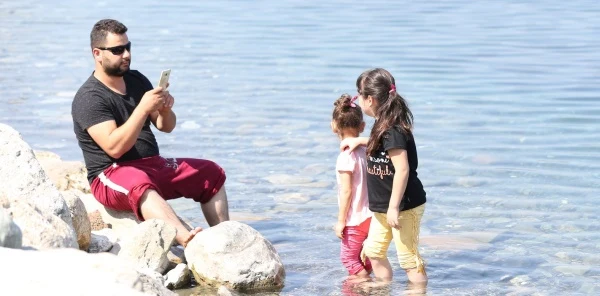 Vatandaşlar Sapanca Gölü Kıyısına Akın Etti