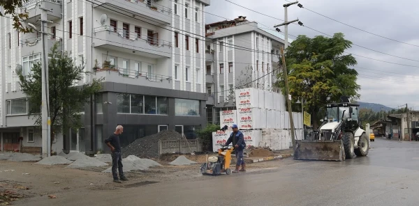 Işıklar Caddesi'nde Çalışmalar Sürüyor