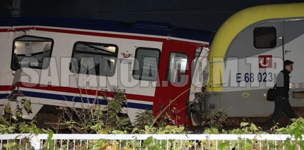 Trenler Sapanca'da Kafa Kafaya Çarpıştı