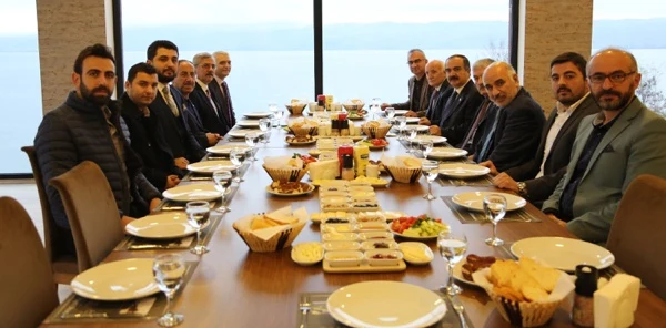 Vali Çoş Birlik Vakfını Ağırladı