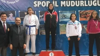 Karatecilerimiz Madalyalarla Döndü