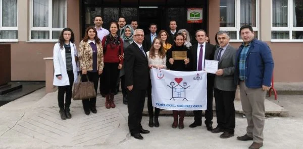 Bilgin Özkaynak İlkokulu'na Beyaz Bayrak