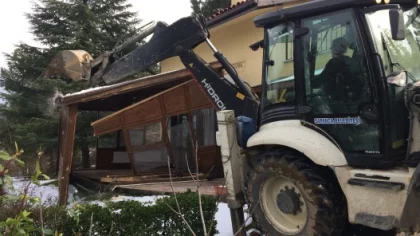Sapanca'da Kaçak Yapılar Yıkılıyor