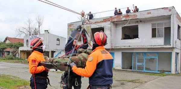 AFAD'dan Gerçeğini Aratmayan Tatbikat