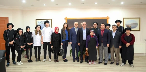 Öğrencilerden Sapanca Belediye Başkanı Yılmazer'e Ziyaret