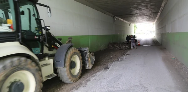 Alt Geçidin Zemini Onarılıyor